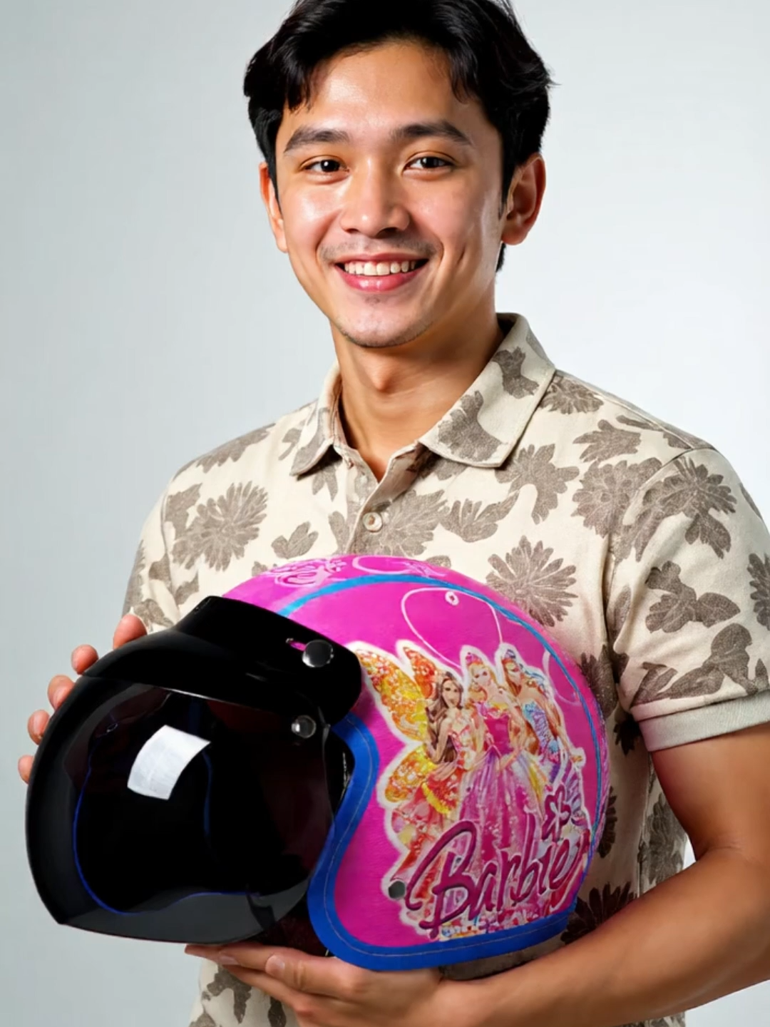 Dulu pake helm jadi drama, sekarang malah ribut sendiri kalau helm Barbie-nya nggak dipake #helmet #helmanak #helmanakkarakter #helmanaklucu #helmanakbogo #joykidz #joyfulriding #joykidzhelmet