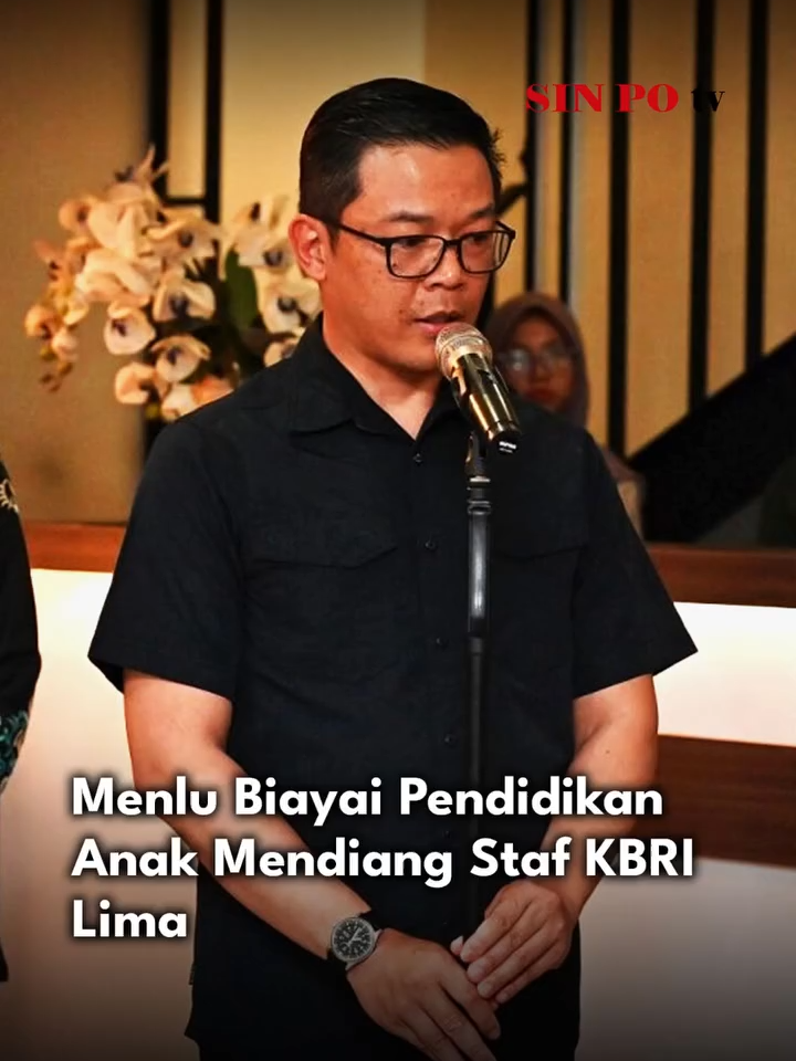 Menteri Luar Negeri Sugiono menunjukkan komitmen nyata dalam mendukung keluarga staf KBRI Lima yang gugur saat bertugas. Bentuk dukungan itu ditunjukkan melalui penanggungan biaya pendidikan anak-anak almarhum Zetro Leonardo Purba. #sinpotv #KBRILima #Menlu #Sugiono #berita #beritatiktok #beritaterkini #fyp #viral