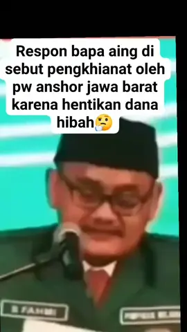 Bandung - Gubernur Jawa Barat Dedi Mulyadi didesak untuk memperhatikan keberadaan pesantren yang diatur dalam Peraturan Daerah (Perda) Nomor 1 Tahun 2021. Desakan itu muncul menyusul potensi berkurangnya bantuan kepada pesantren karena efisiensi anggaran. Diketahui Dedi Mulyadi memangkas anggaran hibah untuk pesantren di tahun 2025 dari semula Rp153 miliar menjadi hanya Rp9,25 miliar dan diperuntukkan hanya bagi dua lembaga yakni LPTQ Jabar dengan nilai Rp9 miliar dan Yayasan Mathlaul Anwar Ciaruteun Udik Bogor senilai Rp250 juta. Dedi Mulyadi sendiri menjelaskan alasannya memangkas dana hibah pesantren yang dilakukan untuk pembenahan manajemen tata kelola dana hibah. Sebab menurutnya selama ini, bantuan diberikan untuk pesantren yang sama dan tidak merata. 