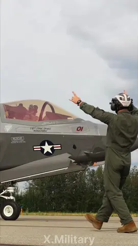 Behind every powerful takeoff is a team of silent professional…#usa🇺🇸 #usairforce #usa🇺🇸 #usa_tiktok 