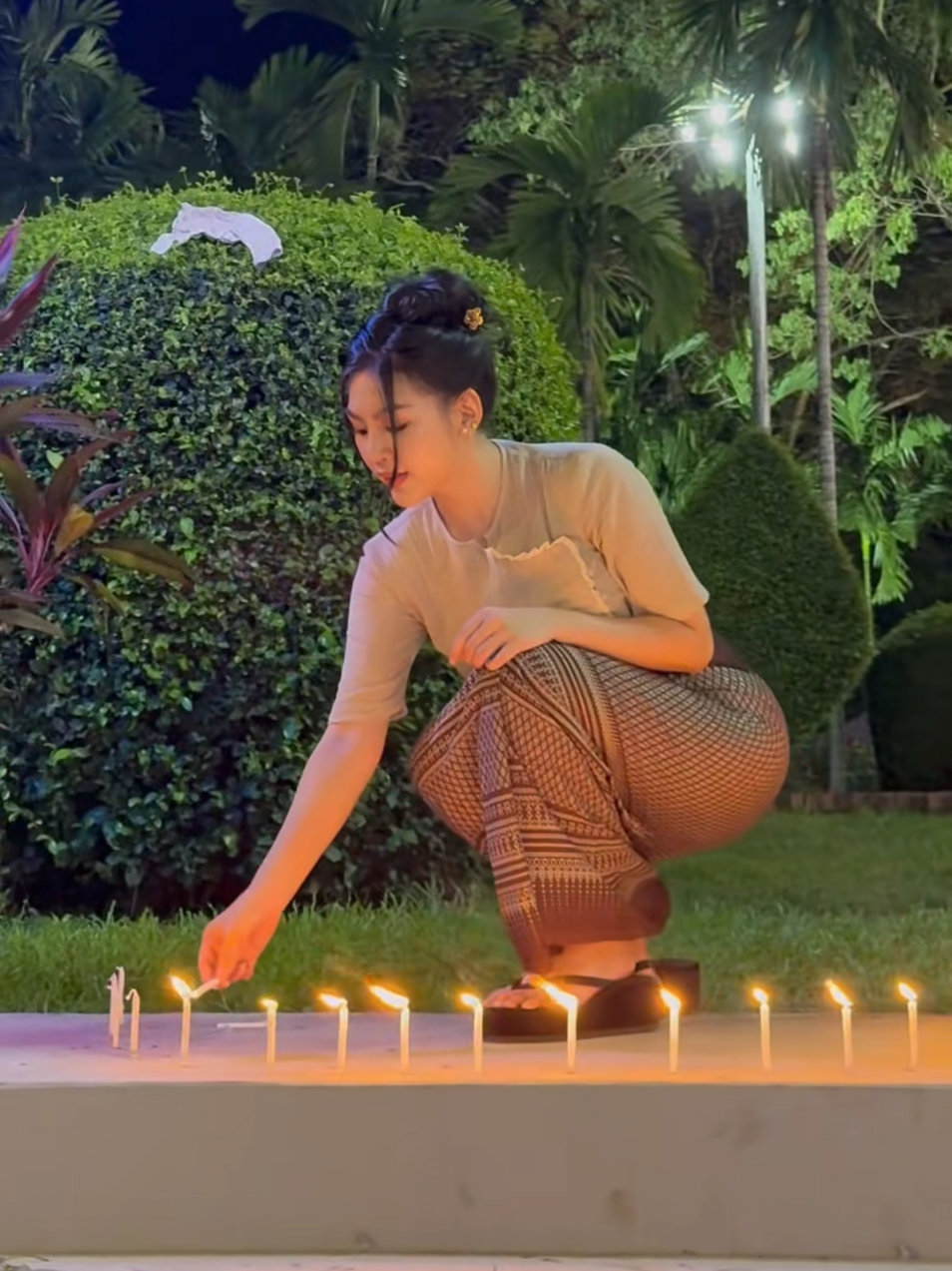 #သီတင်းကျွတ်ညလေးတစ်ည😉  #fyp#ရောက်ချင်တဲ့နေရာရောက်👌  #မြင်ပါများပီးချစ်ကျွမ်းဝင်အောင်လို့🤒🖤#အချစ်ဆုံးသူရဲ့အတ္ထုပ္ပတ္တိ 