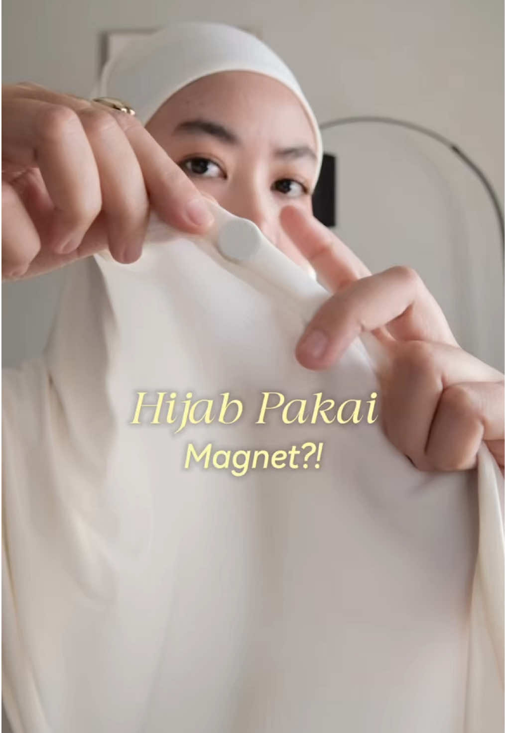 Kok kepikiran sih bikin hijab ada magnetnya? 😍 tinggal klik langsung rapi, no jarum no ribet! Btw ini Humaira Instant nya @Yeppushop hijab satset yang bikin look makin effortless 🫶🏻  #hijabinstan #hijabmagnet #tutorialhijab 