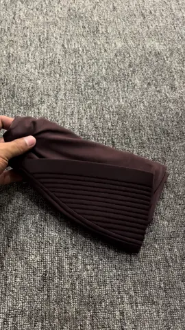 Unboxing hijab bergo sport size m warna cokelat pekat  Bahan nya jersey premium,pet tebal sangat rekomend buat sekolah atau sehari hari 🤎 #hijab #bergo #bergosport #hijabwanita #hijabsekolah 