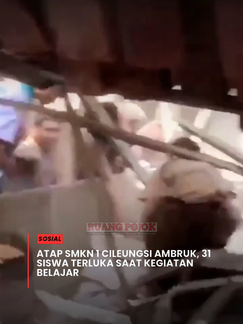 Atap bangunan SMKN 1 Cileungsi, Kabupaten Bogor, ambruk saat kegiatan belajar pada Rabu (10/9/2025). Sebanyak 31 siswa dilaporkan mengalami luka-luka setelah tertimpa material bangunan di tiga kelas dan satu aula. 🎥 : istimewa  #Bogor #Cileungsi #SMKN1Cileungsi #AtapAmbruk