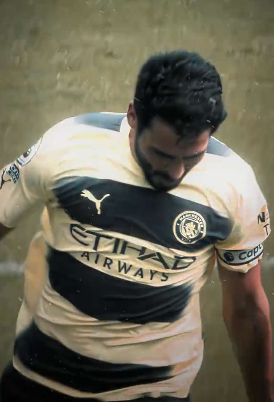 iu the >< [ comp nay o tieu su ] #gundogan #ptbfootball