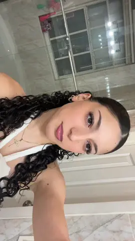 y tu mirandome y yo mirándote 