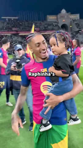 Raphinha is ruining Disn*yland after a mascot racially discriminated against his 4-year-old son