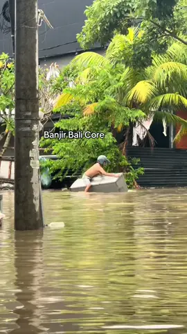 Ada” aja kelakuan’a…🤭  #bali #safebali #prayforbali #fyp  #staysafe 