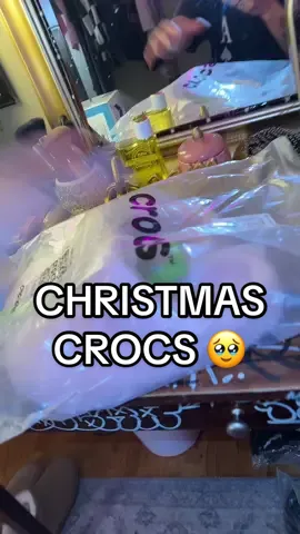 Ok hear me out…. Christmas Crocs🎅🏼🥹 #christmasgifts #christmasgiftidea #christmascrocs #crocswithnosocs #crocs 