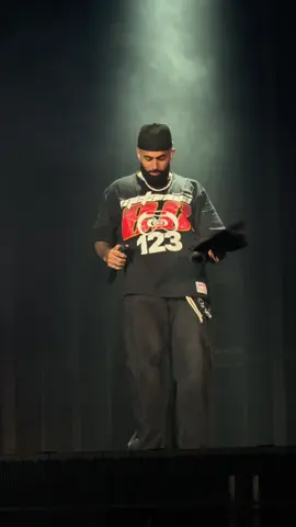 @Eladio Carrión performing “HOLA COMO VAS” at COCA COLA ROXY #Viral #eladiocarrion 