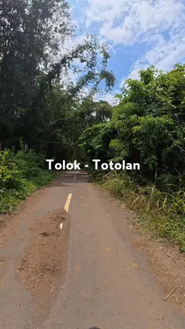 Ini tu jalan dari Tolok menuju Totolan yang so dipalang batu besar oleh warga karena suatu peristiwa dua tahun lalu #minahasa #sulawesiutara #makaaruyen 