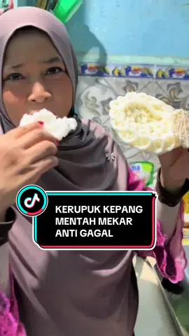 Rekomendasi kerupuk mekar tanpa harus dijemur, 1 kemasan isi 1 kg banyak banget, rasanya enak, renyah dan gurih, bisa untuk cemilan atau teman makan nasi, yang suka kerupuk mending beli ini aja jatuhnya lebih hemat. Harganya juga lagi promo, buruan order sebelum harganya naik #kerupukmentah #kerupukenak #kerupuk mentah untuk di goreng #promoguncang99 #gajiansale 