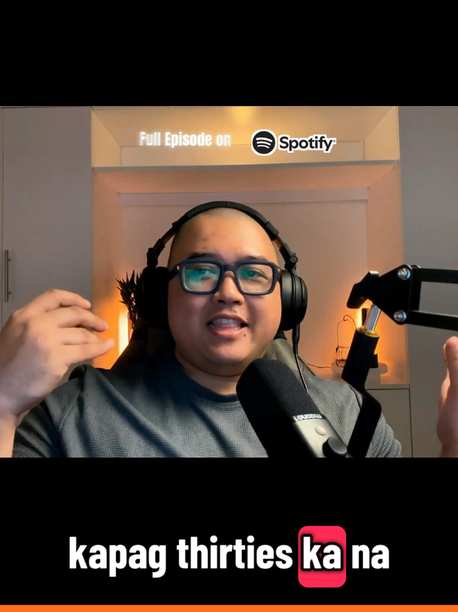 Episode 2: Shot Straight Puno - Podcast “35 na ako… pero wala pa rin akong kotse, bahay, o pamilya katulad ng mga ka-batch ko.” 😔 Si Carlo, stable ang trabaho at nakatira sa condo, pero bakit parang kulang? Bakit parang naiiwan siya sa “success race” ng batchmates niya? 🎙️ Sa episode na ‘to, tinanong namin: 👉 Obligado ba tayong sumabay sa timeline ng iba? 👉 Sukatan ba ng success and pagkakaroon ng kotse, bahay, negosyo, at pamilya? 👉 O pwede bang piliin ang sariling pace sa buhay? Kung ramdam mo rin ang pressure na napag-iiwanan ka na, this episode is for you. ✨ #ShotStraightPuno #adulting  #FOMO