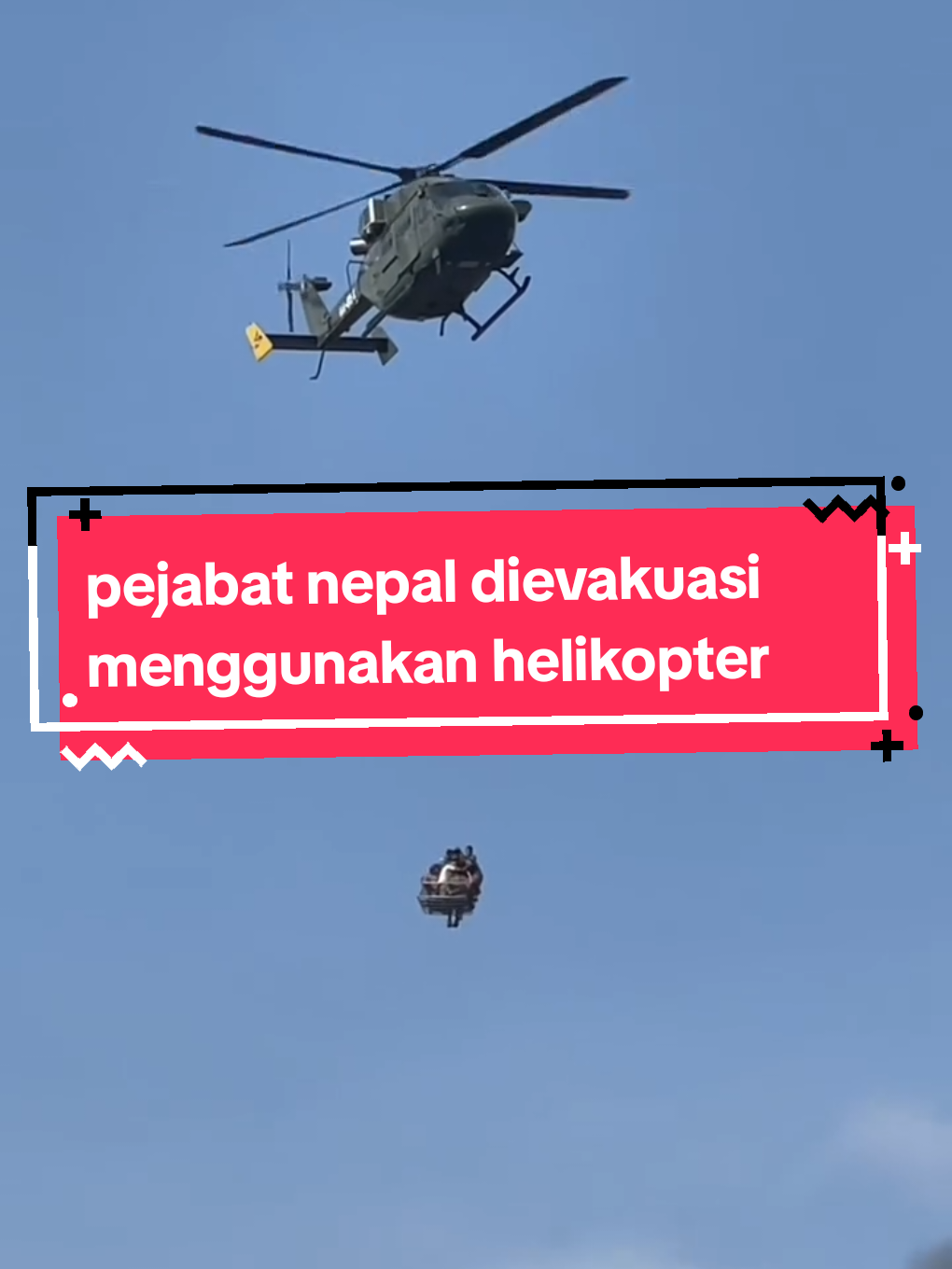pejabat nepal di evakuasi menggunakan helikopter ...  #lewatberanda #fyp #demo #nepal 