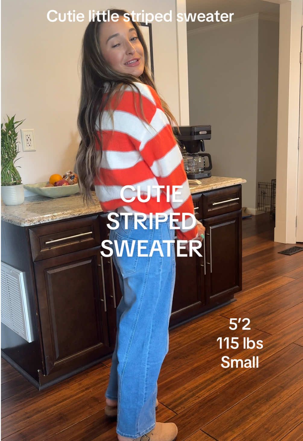 Cutie little striped sweater moment ✨ #fallfashion #falloutfitinspo #sweaterweather #stripedsweater 