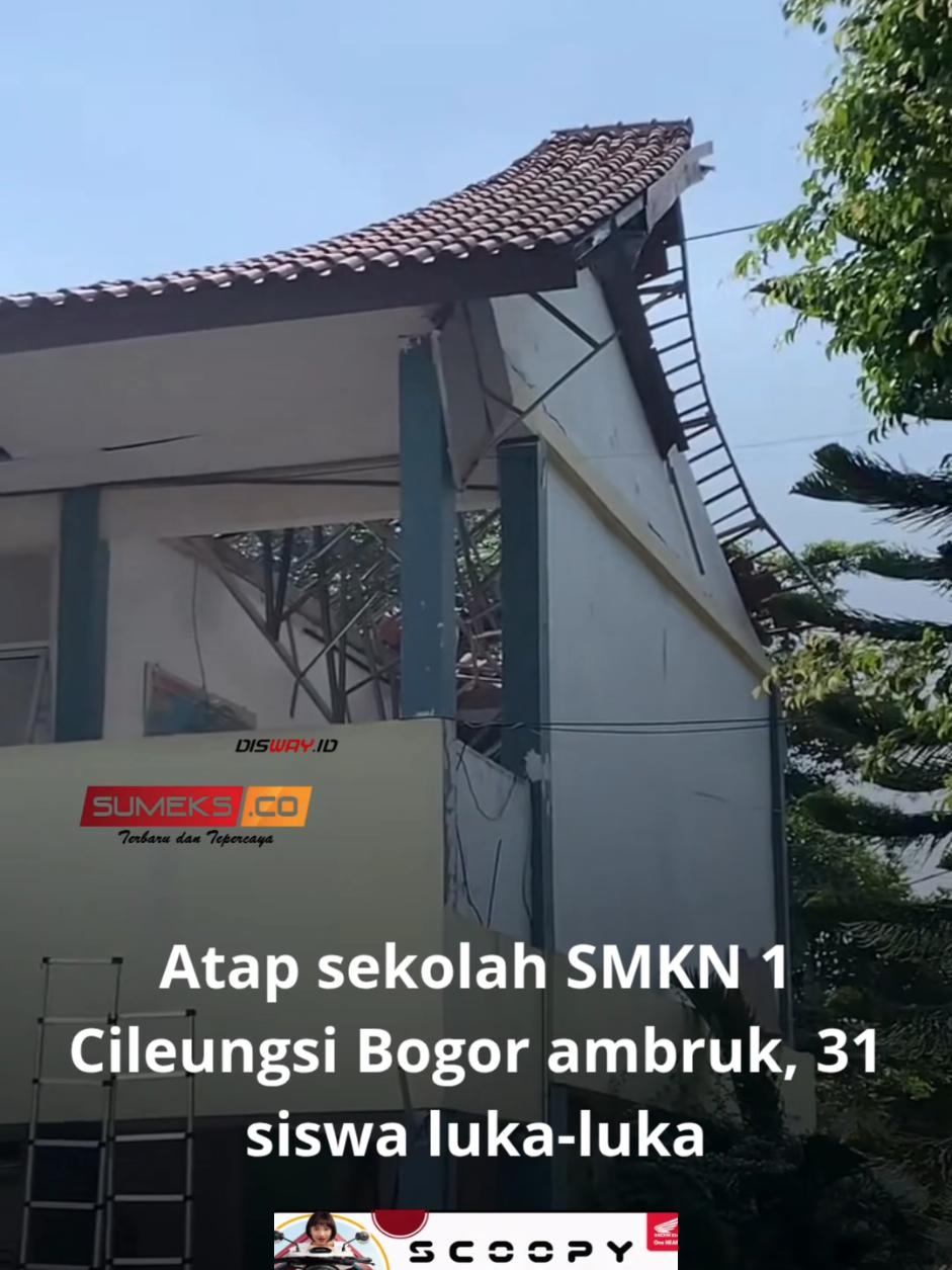 Sebanyak 31 orang luka-luka akibat atap SMKN 1 Cileungsi, Bogor, ambruk. Puluhan korban tersebut dilarikan ke dua rumah sakit berbeda guna mendapatkan perawatan medis. Kabid Kedaruratan dan Logistik BPBD Kabupaten Bogor, M Adam Hamdani menyebut sebanyak 26 orang dirawat di Rumah Sakit (RS) MH Thamrin. Dari 20 di antaranya sudah diperbolehkan pulang. #smkn1cileungsi #bogor#viralpalembang #tiktokberita #sumeksco 