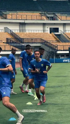 ready for tomorrow💪💙 #persibbandung #officialtraining #gelorabandunglautanapi #trainingday #fyppp 