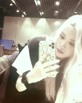 : vì yêu cứ đâm đầu. | #rosé #edit #sodaluvrs #rosie #viral 