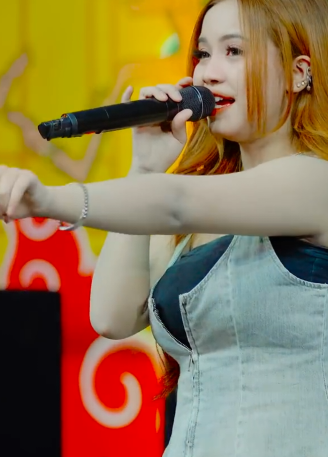 SENYUM TIPIS TIPIS / Ajeng Febria mau yang serius #senyumtipistipis #ajengfebria #mahesamusic #dangdutkoplo  #dangdutanae 