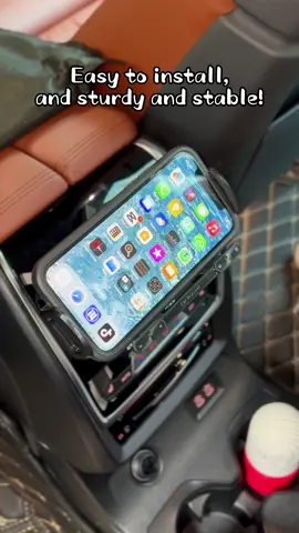 ¡Ya está aquí el soporte para teléfono de coche exclusivo para pantallas plegables!Soporta carga inalámbrica, ajuste de rotación libre de 90 grados, se puede usar tanto en la pantalla interior como en la exterior, es fácil de instalar, firme y estable, y es compatible con la mayoría de las rejillas de ventilación. #tiktokshoplabordaysale #foldingscreennamobilephone #cardholder xj