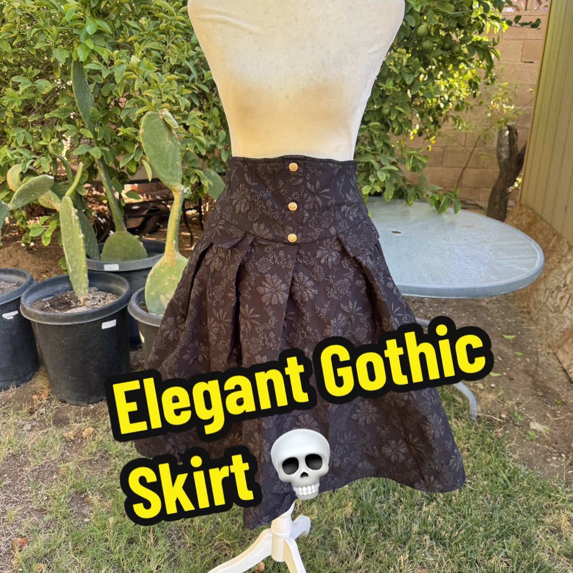 Elegant gothic floral pattern skirt. Don’t forget to size up! It’s so pretty and gives me Victorian vibes. #gothgirl #elegantgoth#gothskirt#gothfashion#tiktokshopcreatorpicks 