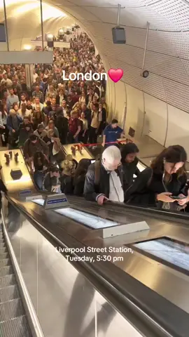 London ❤️ #london #londonlife #travel #100kviews #viralvideos 