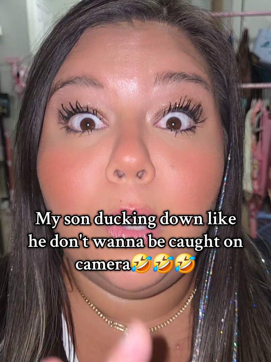 My toddler never crawls anymore, its like he knew i was filming and didn't wanna be seen. Im 💀 🤣🤣🤣 @Haus Labs  #hauslabs  #contourstick #chincontouring   #makeup 