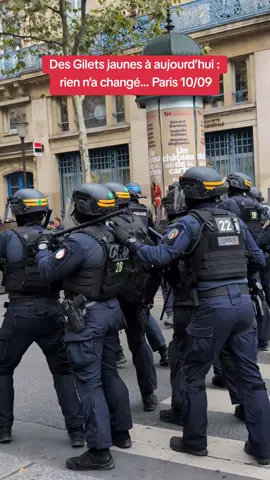 Rue Réaumur Sébastopol à Paris , les forces de l'ordre derrière un cortège d'étudiants pour stopper la manifestation. #actualite #manifestation #etudiant #paris 