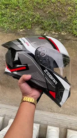 Modular helmet with free smoke lens🪖🔥 #zebra #zebrahelmet #zebraa113ritzymodularfullfacehelmet #helmet 