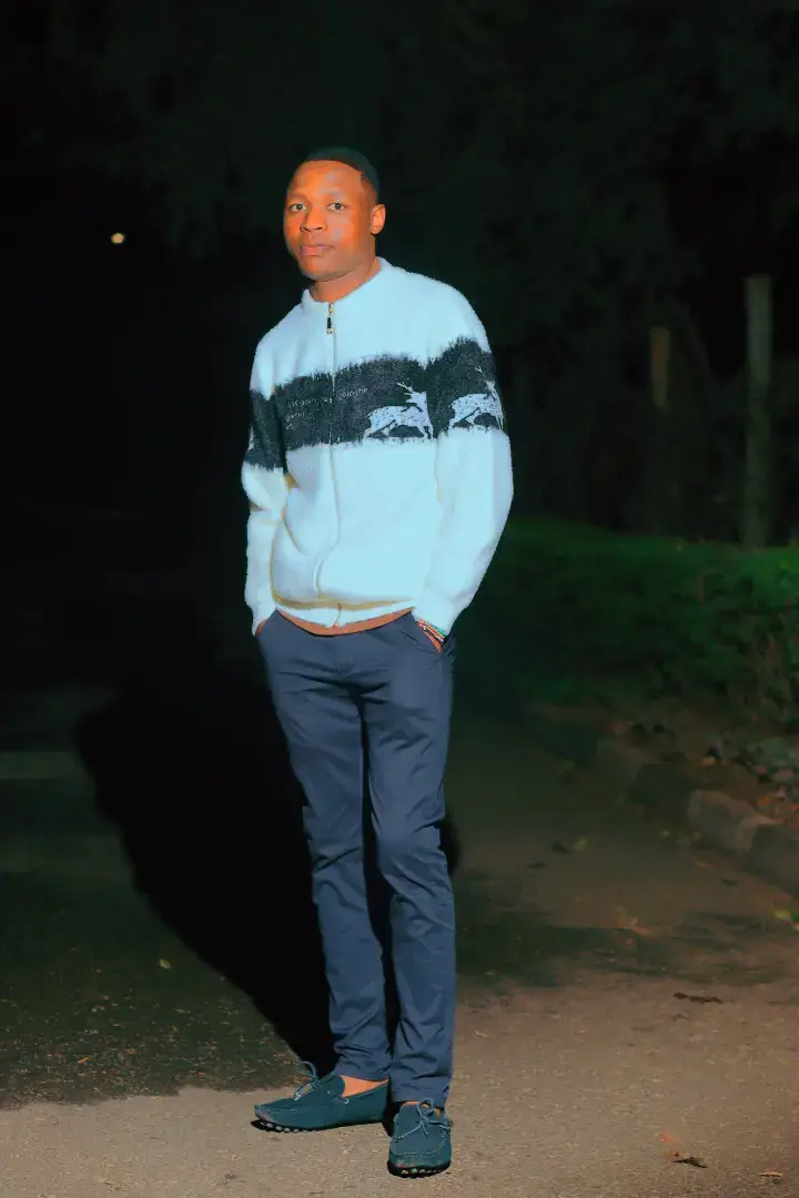 Today my soul turns one more page and God adds another thread to the tapestry of me.Happy plus+1 to me 🥂.##comradechronicles #gooodvibesonly😘😍 #kenyattauniversity #happybirthday