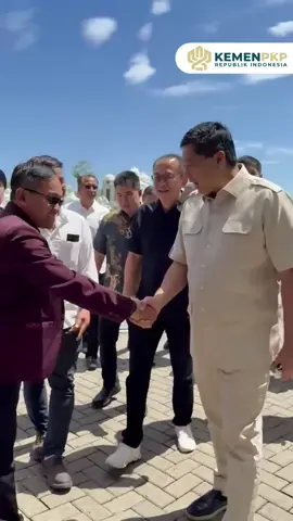 Menteri Perumahan dan Kawasan Permukiman (PKP) Maruarar Sirait memberikan kuliah umum di Universitas Ciputra Makassar dengan tema Entrepreneurship dan Jiwa Kebangsaan (11/09/2025). “Kalian yang sudah berani memulai bisnis itu hebat. Pesan saya satu: dekat sama Tuhan, dekat sama keluarga, pilih mentor dan pergaulan yang benar.” – Menteri Ara Menteri PKP mengapresiasi komitmen kampus dalam mencetak pengusaha profesional yang beretika dan berjiwa kebangsaan. #KementerianPKP #MenteriPKP #3JutaRumah 