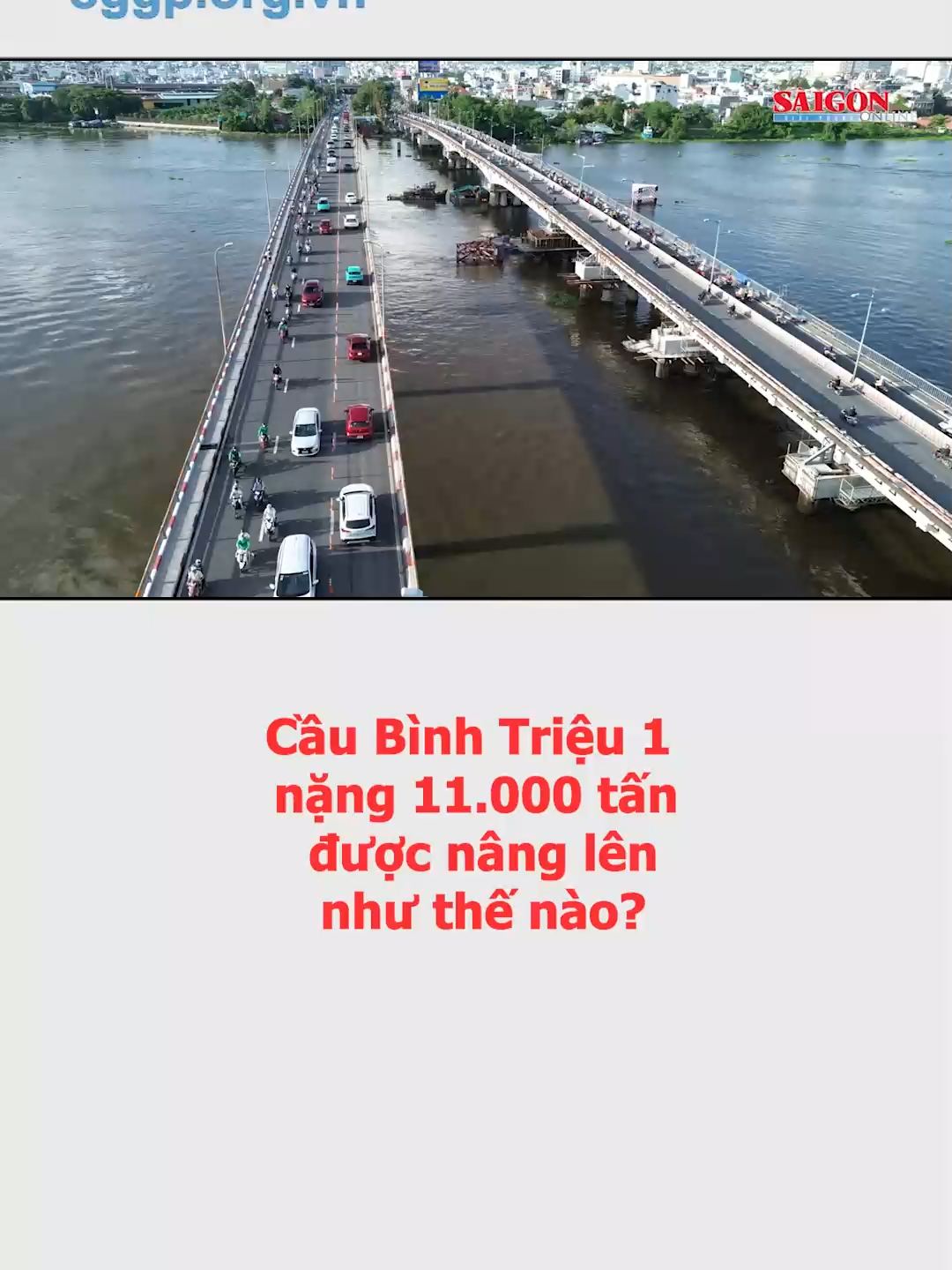 Với 19 nhịp thép, 20 trụ đỡ. Tổng trọng lượng cầu hơn 11.000 tấn. Toàn bộ khối thép khổng lồ ấy… đang được nhấc lên từng chút nhờ công nghệ kích thủy lực đồng. Sau khoảng nửa tháng thi công, đến nay, cầu Bình Triệu 1 đã được nâng lên hơn 30cm so với hai mố cầu. Dự kiến khi hoàn thành, cầu sẽ cao thêm 1,07m và đạt tĩnh không 7m bằng cầu Bình Triệu 2. #SGGP #saigongiaiphong #sggpnews #caubinhtrieu1 #congnghe #kichnangcau