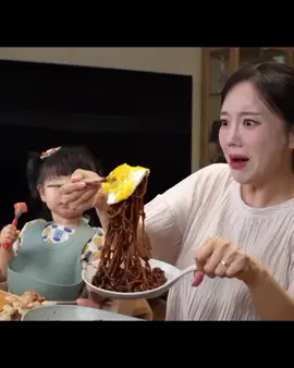 Jjajang myeon  (Yt: Ssoyoung)#ssoyoung #mukbangeatingshow #jjangmyeon #asmrsounds #koreanfood 