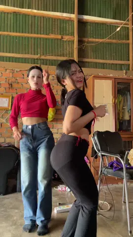 ពីនាក់ភ្ញៀវ🤪🤣