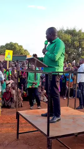 VIONGOZI CCM TUHIMIZE WANANCHI KUPIGA KURA - DKT. BITEKO Mgombea Ubunge Jimbo la Bukombe, Ndugu Doto Mashaka Biteko amewahimiza viongozi wa Chama cha Mapinduzi ngazi Vitongoji, Vijiji na Kata kuhamasisha wananchi kujitokeza kupiga kura katika Uchaguzi Mkuu ujao utakaofanyika Oktoba 29, mwaka huu. Dkt. Biteko amesema hayo Septemba 10, 2025 katika Kata ya Ng’anzo wilayani Bukombe ambapo amesema Mgombea wa Urais kwa tiketi ya CCM, Dkt. Samia Suluhu Hassan anastahili kura zote za Ndiyo ili aweze kuongoza nchi kwa kipindi kingine na kukamilisha utekelezaji wa miradi mikubwa ya maendeleo ikiwemo ya maji, umeme na miundombinu. “ Viongozi hamasisheni wananchi tarehe 29 Oktoba wamchague Dkt.  Samia Suluhu Hassan ambaye ametuletea maendeleo na kwa kumchagua yeye tutaendelea kupata maendeleo mengine mengi. Nawaomba pia mnichague mimi Dkt. Doto Biteko ili tukamilishe yale tuliyokwisha yaanzisha lakini pia mtuchagulie Diwani wa CCM, Ndugu Mashaka na kuchagua viongozi wa CCM ni kuchagua maendeleo ya nchi hii” #foryou #ccm #vilar 