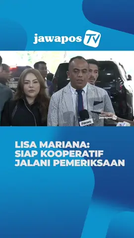 Selebgram Lisa Mariana akhirnya hadir memenuhi panggilan penyidik Bareskrim Polri setelah sebelumnya absen karena sakit. Kuasa hukumnya, John Boy Nababan, menyatakan bahwa hari ini Lisa dalam kondisi sehat sehingga bisa menjalani pemeriksaan. Lisa juga menegaskan siap bersikap kooperatif dan menjawab semua pertanyaan penyidik. Diketahui, setelah hasil tes DNA anak Lisa diumumkan oleh Bareskrim, langkah selanjutnya adalah gelar perkara yang akan dilakukan oleh Direktorat Tindak Pidana Siber Bareskrim Polri untuk memastikan status hukum Lisa Mariana dalam kasus dugaan pencemaran nama baik terhadap mantan Gubernur Jawa Barat, Ridwan Kamil. #LisaMariana #RidwanKamil #Bareskrim #KasusLisaMariana #TesDNA 