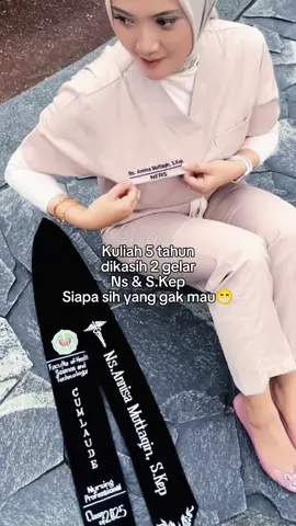 Pesona Cewek Ners, sekaligus Ners dimasa depan.  Cewek Ners itu manisss ya wkwkwk, jadi salting😅.  #ners #nersmuda #nersganteng #cewecantik #nerscewek #nerslife #s1keperawatan #mahasiswakeperawatan #keperawatan #profesiners #nersindonesia #nursingstudent #fyp 