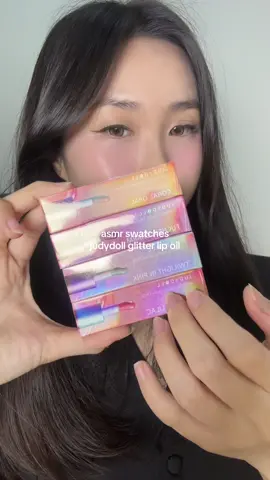 partikel glitternya kecil tapi tetep keliataan 😍 and dia color changing juga lhoo! #lipoil #glitterlipoil #judydolllipoil #judydoll #judydollglitterlipoil 