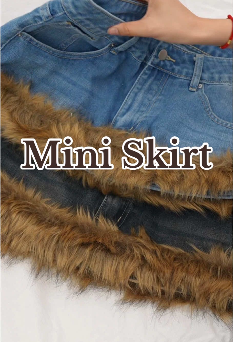 My must-have skirt in fall.🍂#falloutfits #outfitinspo #ootdfashion #TikTokFashion #clothesinspo #review #fallfreshness #fyp #gorglitter 