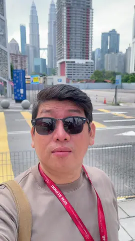Keluar sekejap…..