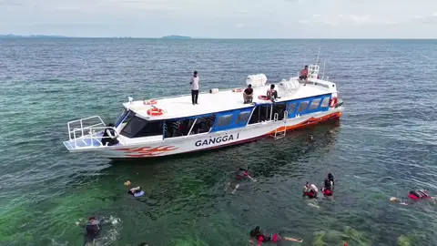 Pulau cantik, pasir putih, laut bening… semua ada di Ranoh Island! 🏝️✨ Cocok buat yang butuh: 💆‍♀️ Healing dari penatnya kerja 📸 Foto-foto aesthetic 🚤 Seru-seruan bareng temen / pasangan Sudah termasuk: 🍽️ Makan siang 🏖️ Akses pantai & aktivitas seru 🚤 Transport PP dari Batam Tapi ingat... Kamar terbatas & cepat habis! 😬 ☎️Booking sekarang ke Indah Tamara (0812 7706 441) #RanohIsland #BatamTrip #IslandVibes #HealingTime #LiburanBatam