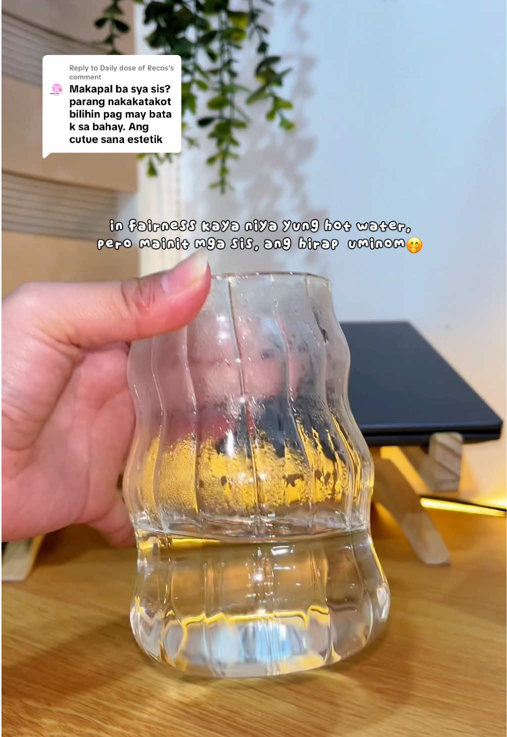 Replying to @Daily dose of Recos sakto lang mii, kaya niya yung hot water ng hindi nababasag☺️ and ako may toddler ako sa bahay pero diko pinapagamit saknya, ako lang pag gusto ko magkape na medyo instagrammable haha🤭🥰 #locaupin #transparentglass #transparentcup #transparentglasswithstraw 