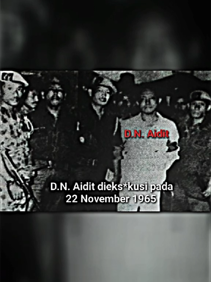 D.N. Aidit meninggal dunia karena dieks*kusi m4ti, yang merupakan hukuman m4ti oleh regu temb4k, pada tanggal 22 November 1965. Beliau ditemb4k mati di Boyolali dan tubuhnya kemudian dimasukkan ke dalam sumur. #fyp #fypindonesia #g30spki #saran #viral 
