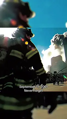 J’avais 13 ans. En rentrant de l’école, j’ai vu à la télé ce que le monde n’oubliera jamais : le 11 septembre 2001. 343 pompiers ont donné leur vie pour sauver 🙌🏼 Des sections entières sont montées dans les tours, sachant qu’elles ne redescendraient jamais… 🙏🏼 Une date gravée à jamais. On n’oublie pas 🙌🏼 #11september #neverforget #firefighter #pompier #rescue 
