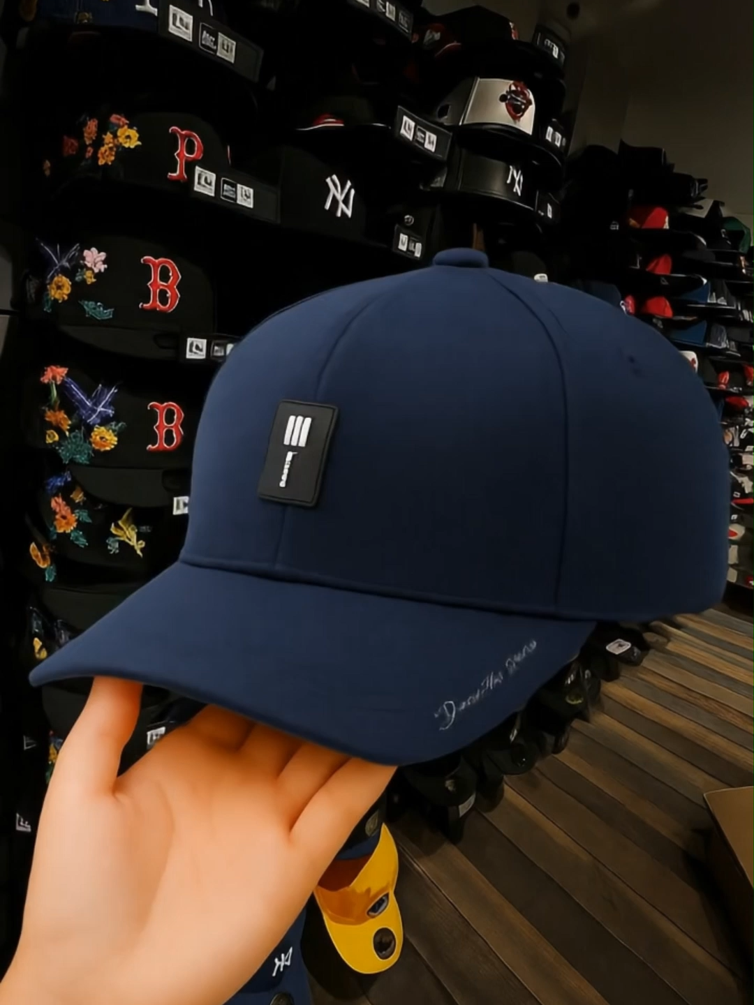 Kenapa banyak yang nge-hunt Topi Bisboll Cap Sports Keren ini? Cek keranjang buat tau alasannya 😏👇