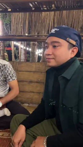 Uống thì uống cùng nhau. Say thì say cùng nhau.