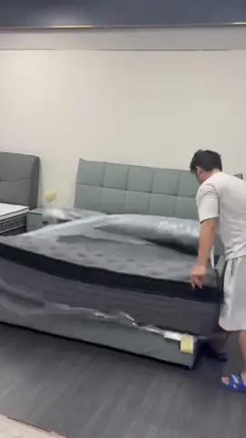 A mattress with such elasticity aren’t you tempted #LanguageLearning #hybrid #mattress #tiktokshop #dealsforyoudays #memoryfoam #queensizemattress 