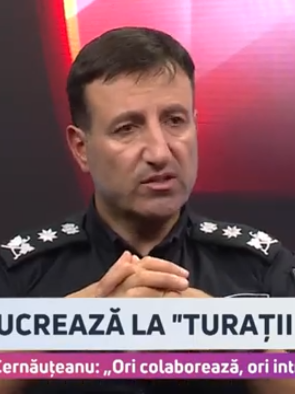 👮‍♂️  Cum lucrează rețeaua Șor pentru Kremlin? Explicațiile șefului IGP Șeful Inspectoratului General al Poliției (IGP), Viorel Cernăuțeanu, afirmă că rețeaua condusă de Ilan Șor nu este doar o operațiune de corupere electorală, ci o adevărată schemă criminală, controlată direct de la Moscova. Potrivit lui Cernăuțeanu, membrii grupării activează intens pentru a manipula opinia publică și pentru a crea iluzia unui 