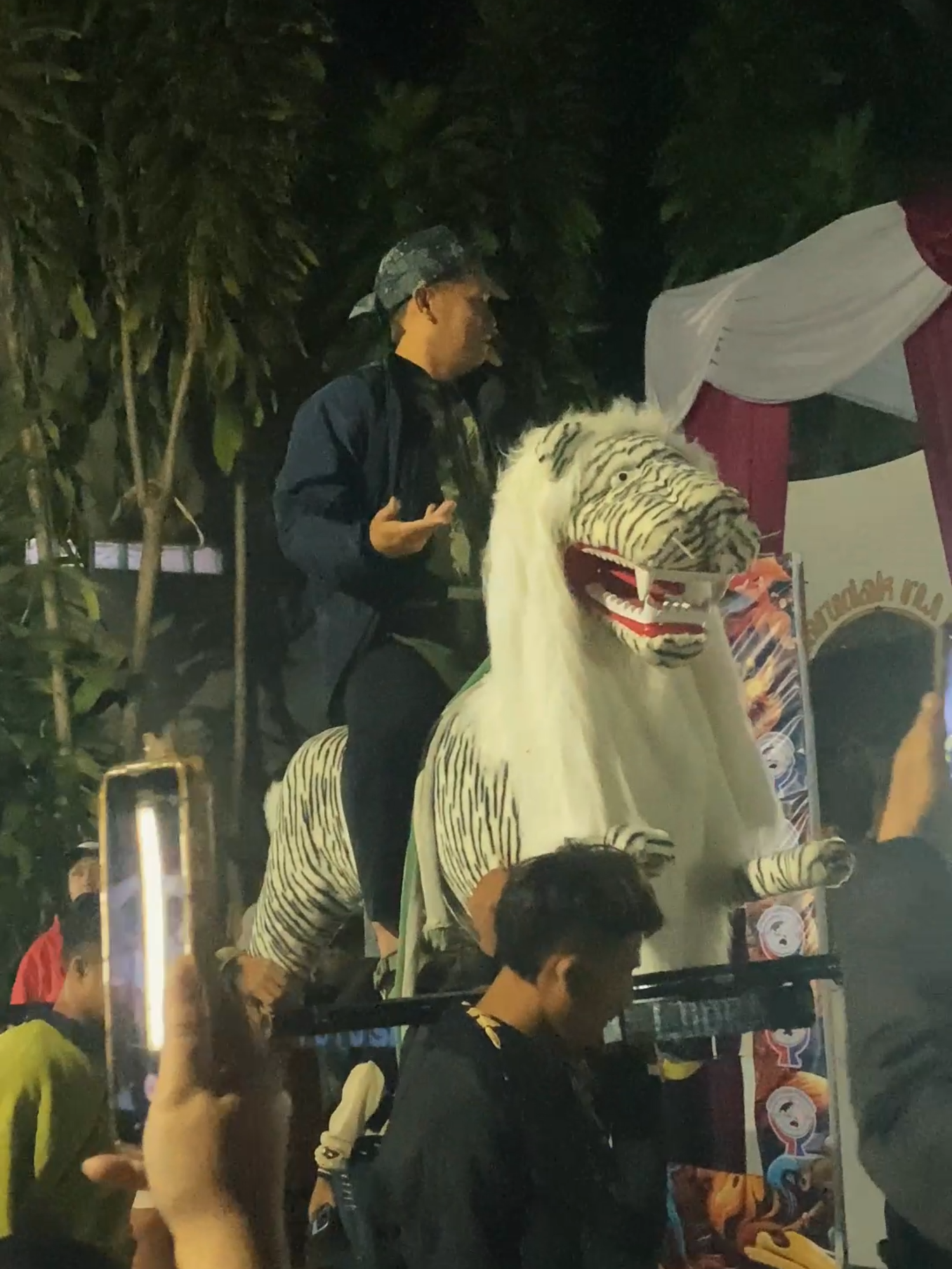 RW 02 Vibes: Nasionalis nya dapet, membudaya nya oke, RW 02 makin keren aja. ______________ @d_holik@pkk.cileles.smart@infojatinangornew@humas_sumedang@donyahmadmunir@fajar.aldila@dedimulyadiofficial@erwansetiawan54@hermansuryatman@humas.jabar@dpmdesajabar@pesonasumedang@exploredesaa@simpatimudaberkarya@tarkasmb02 #cilelessmart #jatinangorbanget #sumedangsimpati #jabaristimewa #indonesiaemas2045