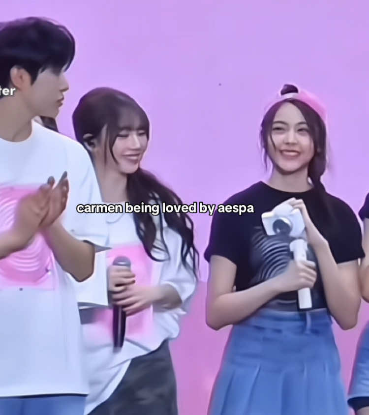 interaction carmen with aespa so cute🤏🏻 #carmen #カルメン #카르멘 #fyp #hearts2hearts 